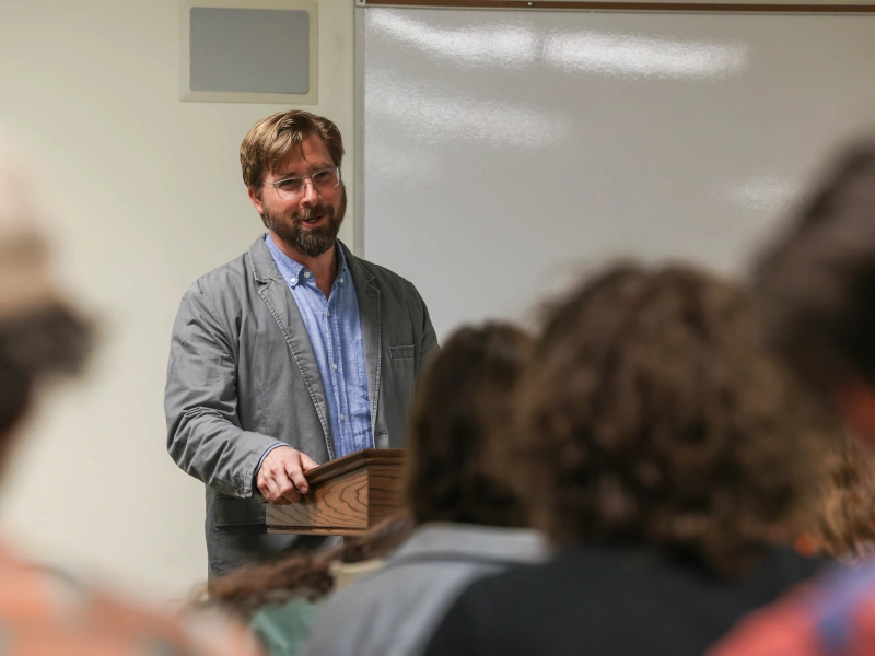 Peter Yoder speaks to a history class